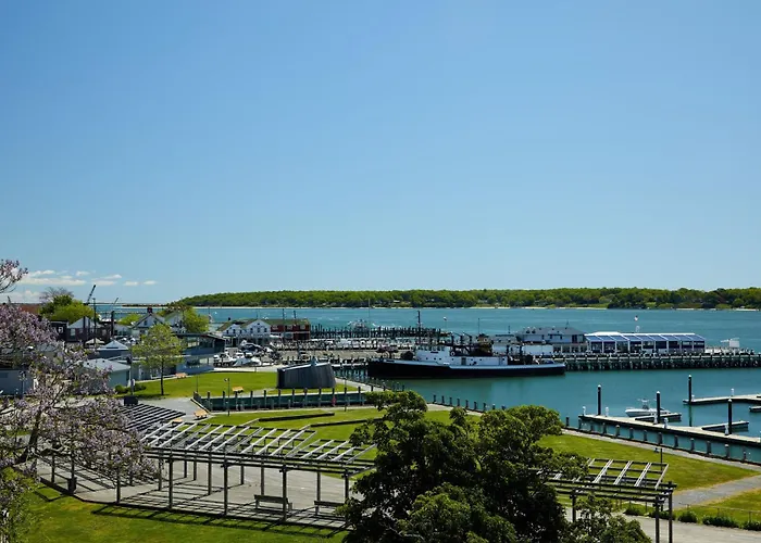 The Harbor Front Inn